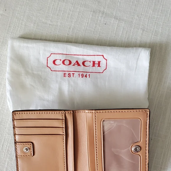 Coach Off White Leather Mini Wallet - Picture 5 of 6
